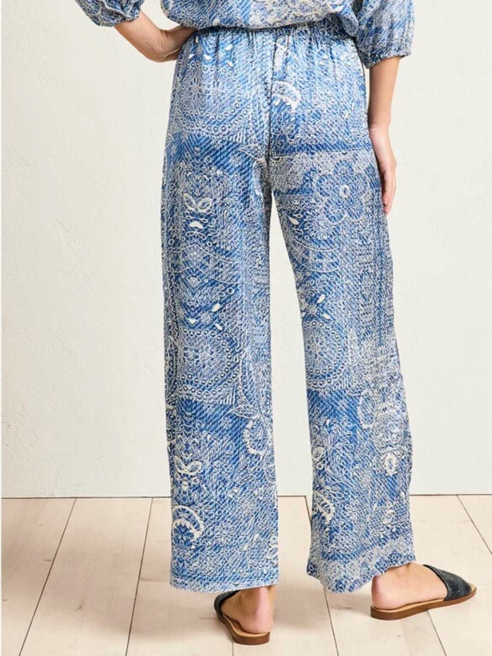 Johnny Was Silk Blend Wide Leg Pants Blue Paisley Boho NWT Size L - Picture 2 of 12
